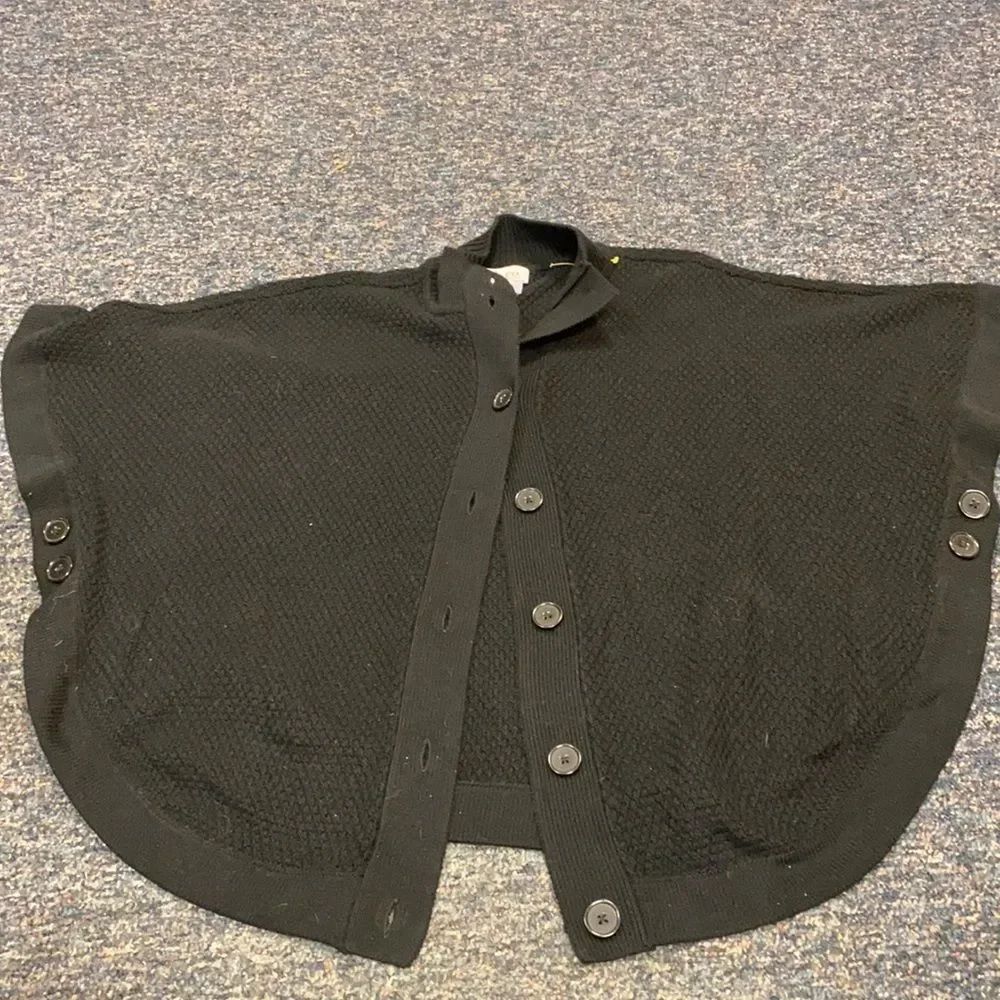 D&Co Black Knit Poncho sz. M